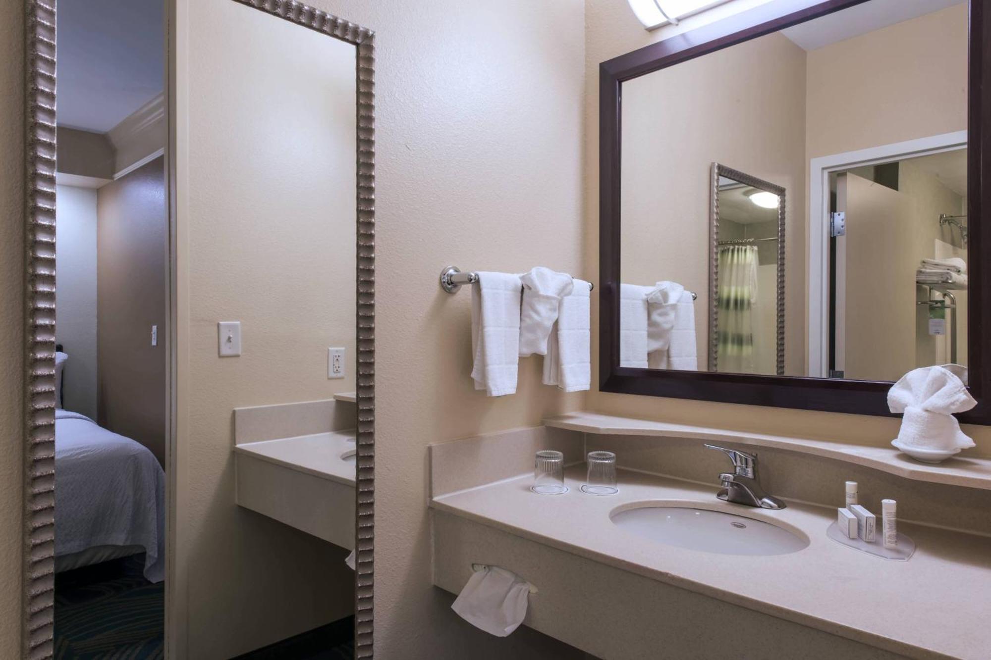 Springhill Suites Devens Common Center Exterior foto